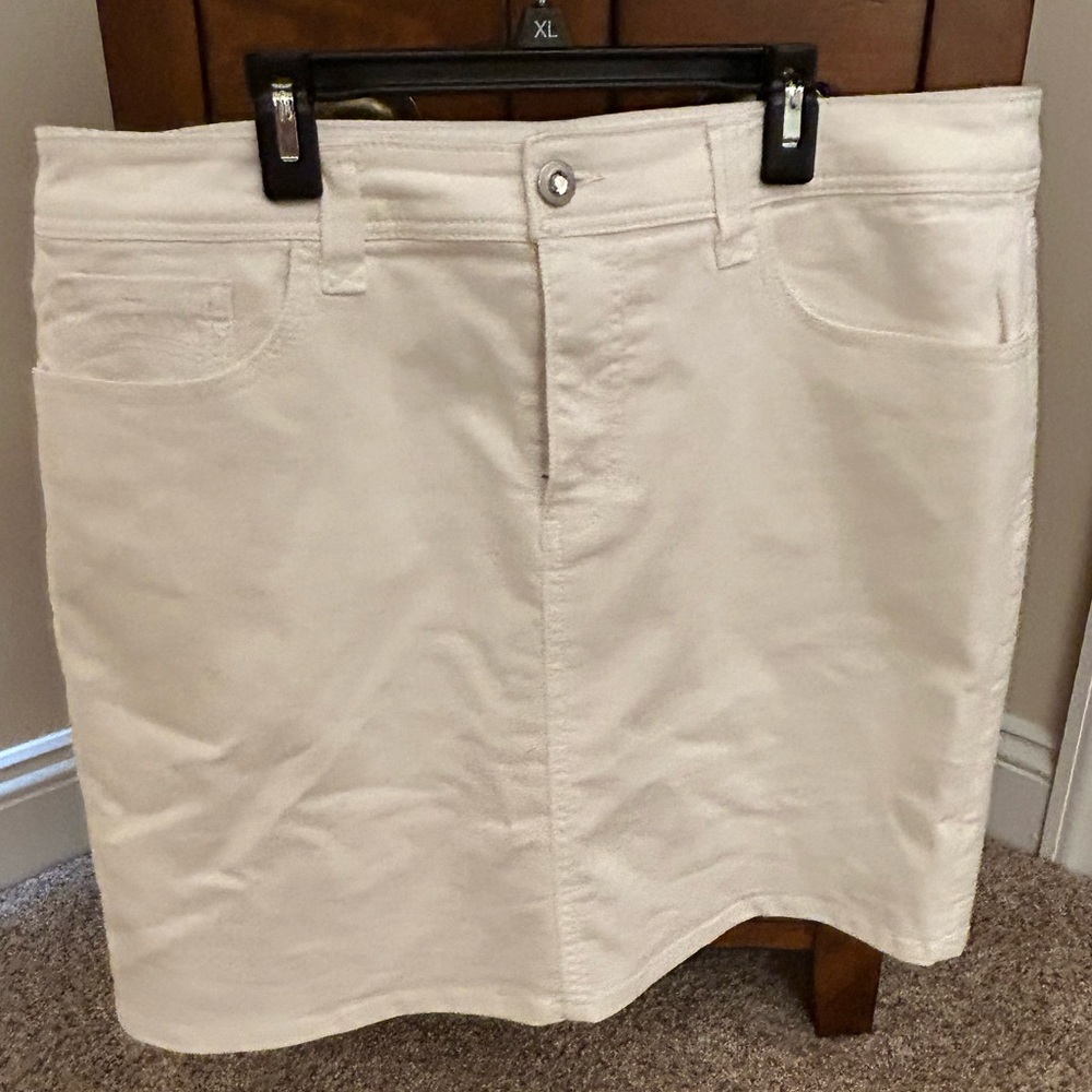Women’s skirt